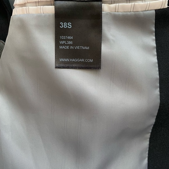 Haggar tailored fit travel performance black suit with jacket and pants - Picture 5 of 7